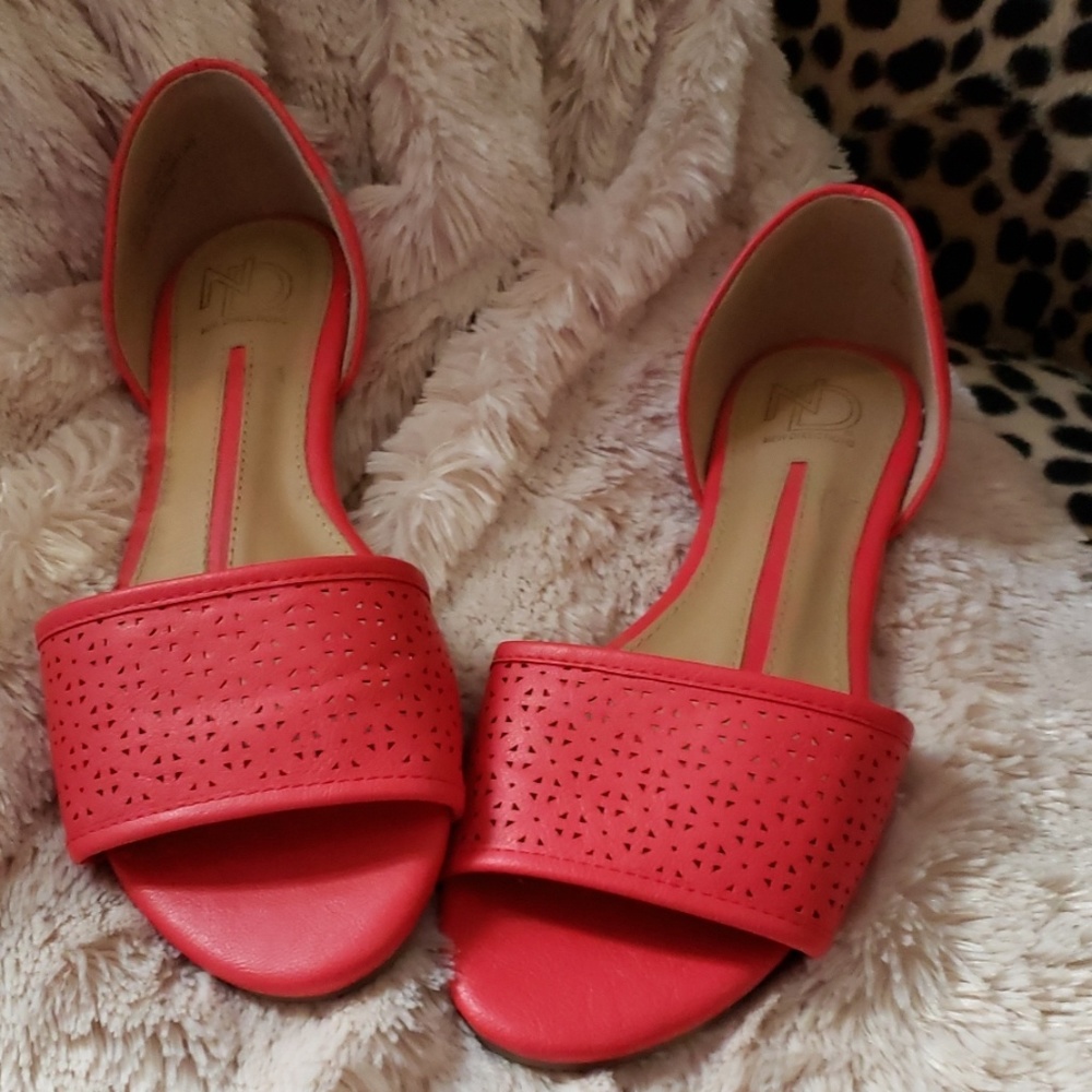 Open toe flats